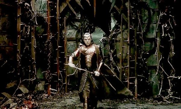 Elrond, Birinci Çağ'da doğdu ve doğuştan gelen liderlik becerileri ve dövüş yetenekleri nedeniyle Orta Dünya'daki en büyük Elf lordlarından biri oldu.