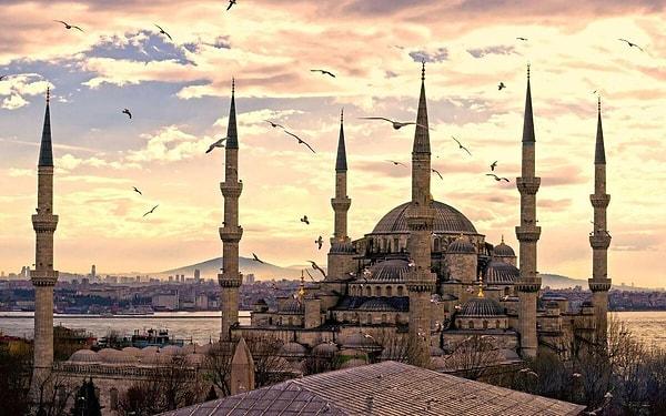 1. İstanbul'un birinci tepesi Sarayburnu'nda Sultanahmet Camii