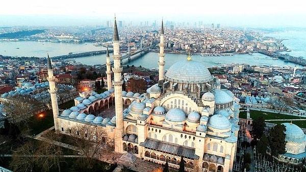 Sultan Süleyman'ın tahta çıkışının 30. yılı şerefine yapılmış. 1550 yılında inşaata başlanmış. Bitirilmesi 7 yıl sürmüştür.