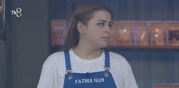 Yaptığı paylıcan kebabını şeflere tattırmak için gelen Fatma Nur'un kıymasının çiğ kalması ise yarışmacıyı hüsrana uğrattı.