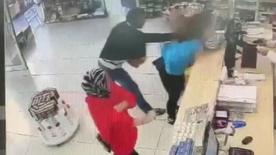 Eczanede Genç Kadına Yumruk Atmıştı: Saldırgan Tutuklandı