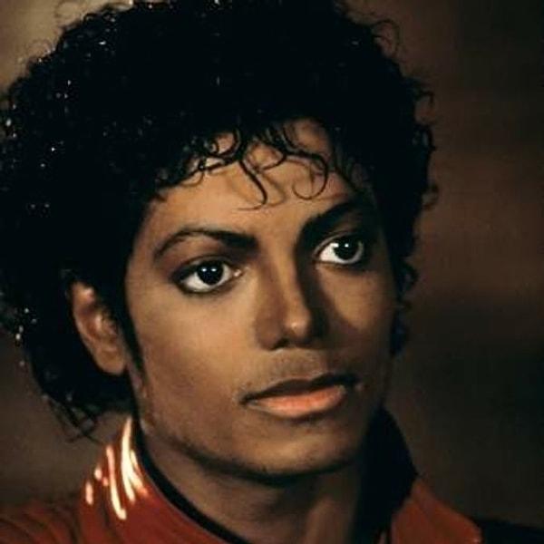 4. Micheal Jackson'ın 'Thriller' klibinin video kaseti bir milyondan fazla satılmıştır.