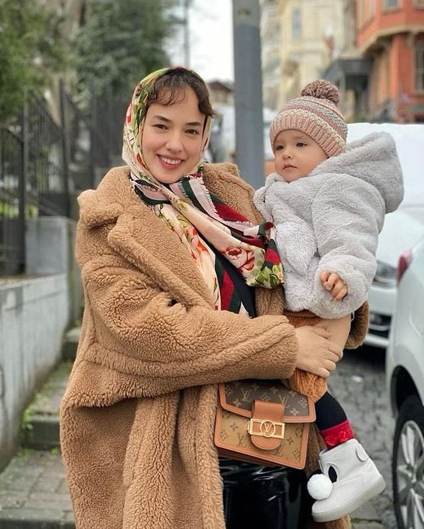 2019'da tatlı kızı Leyla'yı kucağına almış ve ilk kez anne olma heyecanı yaşamıştı ünlü oyuncu.