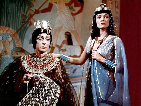 12. The Egyptian / Firavunun Gözdesi (1954) - IMDb: 6.5