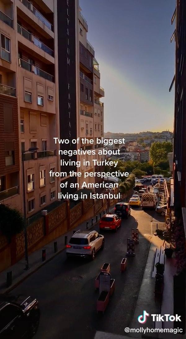 Molly geçtiğimiz günlerde TikTok hesabında paylaştığı videolarda, bir Amerikalı olarak Türkiye'de yaşamanın zorluklarından bahsetti.