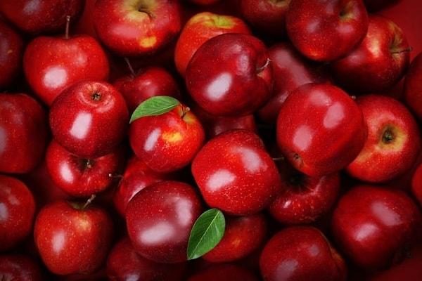 14. Elma. İçerisinde C, A, K, B6 ve E vitaminleri bulunan elma neredeyse tüm dertlere deva, hastalara şifadır!