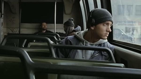 7. En iyi orijinal şarkı için Academy Award alan ilk rap şarkı Eminem'in "Lose Yourself" şarkısıdır.