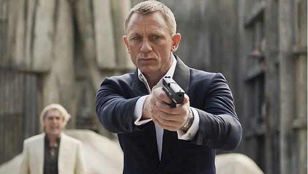 Daniel Craig, 'Casino Royale', 'Quantum of Solace', 'Skyfall', 'Spectre' ve 'Ölmek İçin Zaman Yok' (No Time To Die) filmlerinde James Bond'a can vermişti.