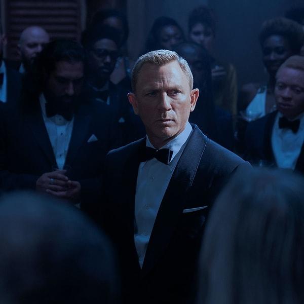 'Ölmek İçin Zaman Yok' filminde son kez '007 James Bond'u canlandırmak için takım elbiselerini giyen Craig duygusal bir konuşma da yapmıştı.