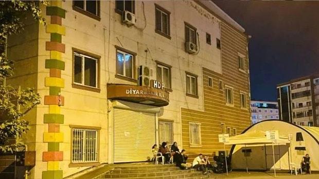 Projeye Aykırı Olduğu Gerekçesiyle HDP Diyarbakır İl Binası Mühürlendi