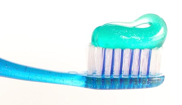 1. Reklamlarda gördüğünüzün aynısını yapmayın: Özellikle diş macunu konusunda!