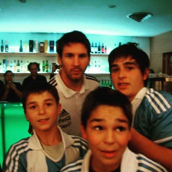 Instagram'da 2015 yılında Messi'nin fotoğrafını paylaşıyordu ve ona teşekkürlerini sunuyordu.