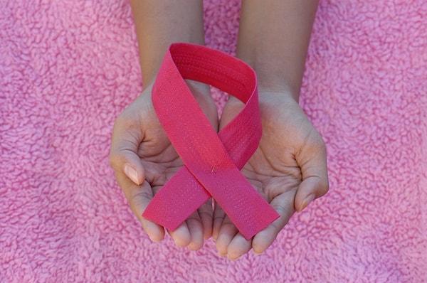 İngiltere'de her 7 kadından birine, Amerika'da ise her 8 kadından birine meme kanseri teşhisi konuluyor.