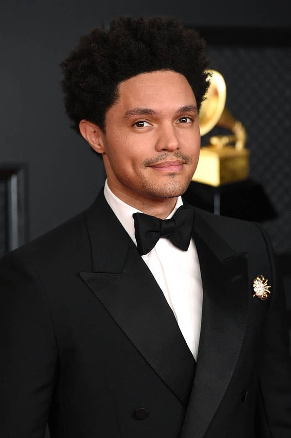 Слухи о романе начались после того, как их заметили вместе на очевидном свидании в Нью-Йорке, а предполагаемый очевидец рассказал Entertainment Tonight, что они даже "обменялись поцелуем".