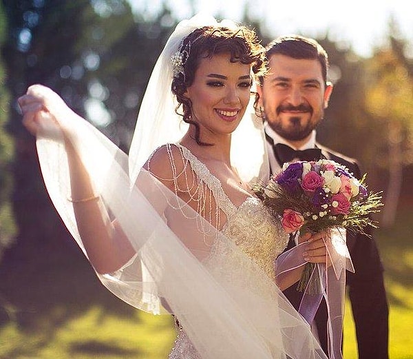2014 yılında müzisyen Ali Erel ile dünyaevine giren Seda Bakan, gözlerden uzak harika bir evliliğe adım atmıştı.