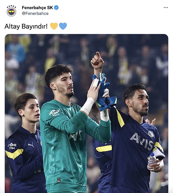 Fenerbahçe'nin sosyal medya hesabı da Altay Bayındır'ın fotoğrafını paylaşarak kaptanına sahip çıktı.
