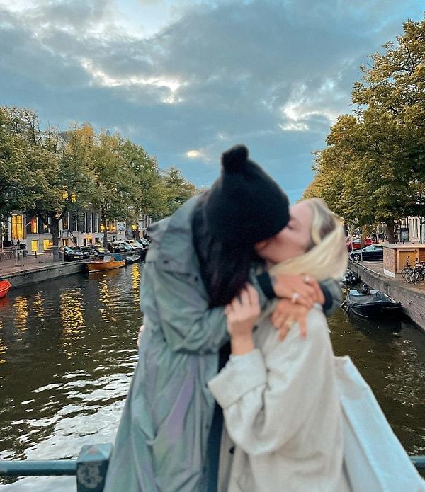 Geçtiğimiz günlerde de Amsterdam'dan paylaştıkları aşk fotoğrafına beğeni yağmıştı.