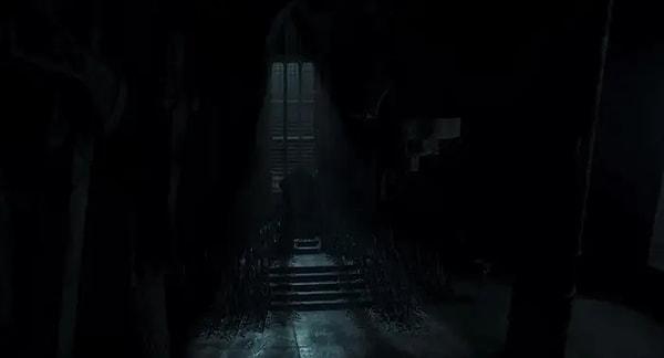 Fragman, karanlık ve boş bir taht odası ile açılır.