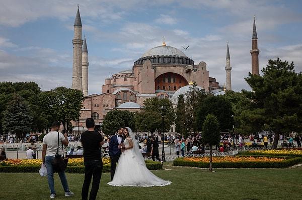 Türkler gelenek ve görenek açısından oldukça zengin olan toplumlardan bir tanesi. Özellikle de söz konusu iki kişinin evlenmesi olduğu zaman...