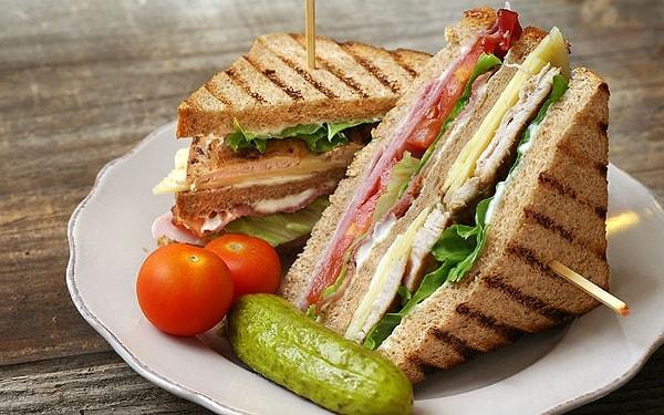 9. İçinde Yok Yok: Club Sandwich (Kulüp Sandviç)