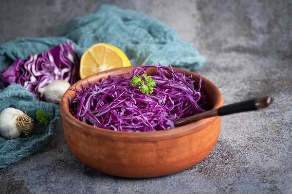 7. Mükemmel renk: Mor lahana salatası tarifi