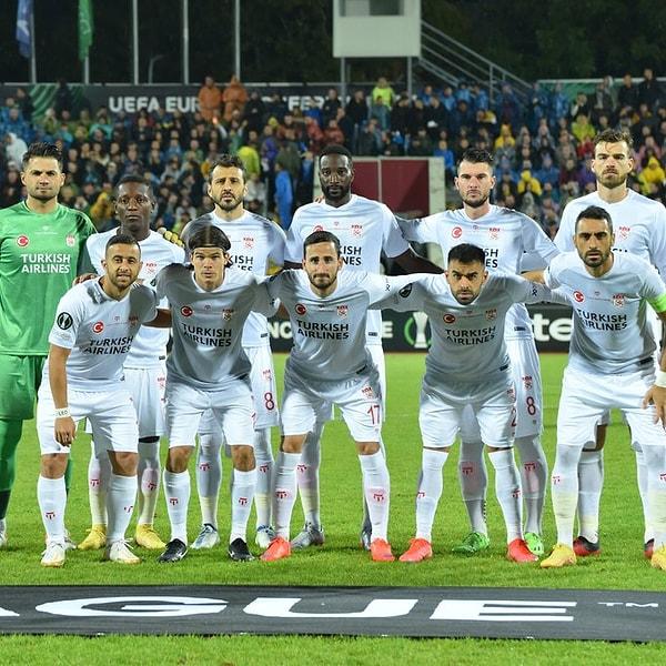 Türkiye sezonu 12. sırada tamamlarsa, 2024/2025 sezonunda yeniden Şampiyonlar Ligi'ne direkt takım gönderebilecek.