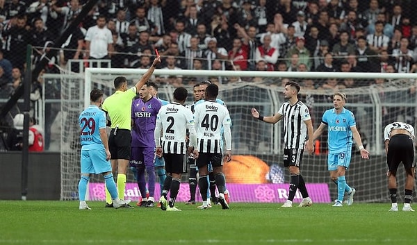Maçın en gerilimli anlarından birinde yapmış olduğu hareketle tepkileri en aza indiren Yusuf Yazıcı, maçın ardından ise alkışlanacak bir harekete daha imza attı.
