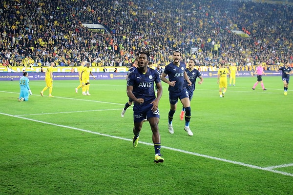 Fenerbahçe'ye üç puanı getiren goller Michy Batshuayi, İrfan Can Kahveci ve Rossi'den geldi.