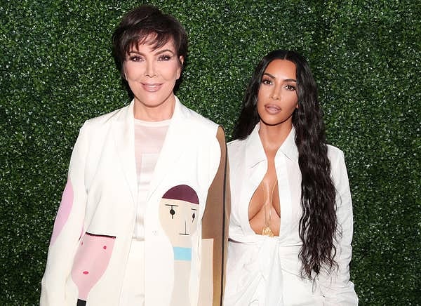 Тем временем Крис сказала, что у Ким Кардашьян была еще более странная идея — она попросила, чтобы хирург, который проводил операцию на тазобедренном суставе Крис, сохранил ее кости, чтобы та могла делать из них украшения!