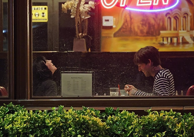 Billie Eilish ile The Neighbourhood'un Solisti Jesse Rutherford'un Sevgili  Olmaları Magazine Bomba Gibi Düştü