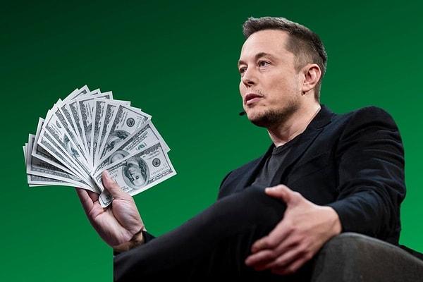 Forbes verilerine göre Elon Musk‘ın serveti geçen yılın kasım ayında 320 milyar doları geçmişti. Musk, 2022 yılında birçok çarpıcı olayla gündemden düşmedi. Son olarak Nisan ayında başlayan 44 milyar dolarlık Twitter anlaşması bu olayların zirvesiydi.