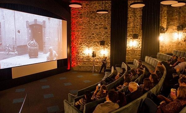 Fabrika döneminde hem çalışanların hem Beykoz halkının katılımıyla gerçekleştirilen film gösterimlerinden ilhamla, Kazan Dairesi’nin bir bölümü bir sinema salonuna dönüştürüldü.
