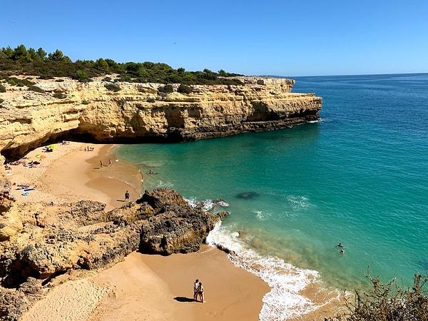 10. Albandeira Plajı / Algarve / Portekiz