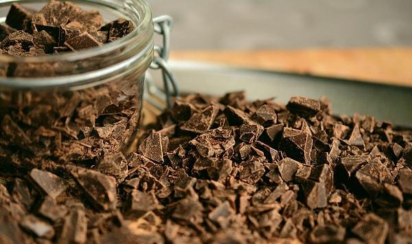 13. Dünya çapında üretilen çikolatanın yüzde 70’i Batı Afrika’dan geliyor. Hatta tahminlere göre bu çikolatanın üretiminde çalışan en az 2 milyon kişi aslında çocuk işçi!