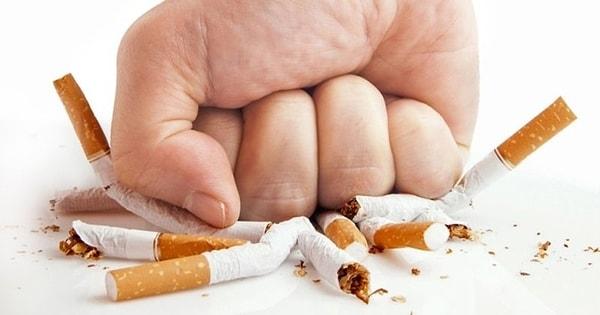 ABD'de yapılan bir araştırmaya göre 35 yaşından önce sigarayı bırakanlar, belirli bir süre içinde hiç sigara içmemiş olanlara benzer ölüm oranlarına sahip oluyor. Yani sigaranın ölüm riskini arttıran kötü etkileri daha hızlı bir şekilde ortadan kalkıyor.