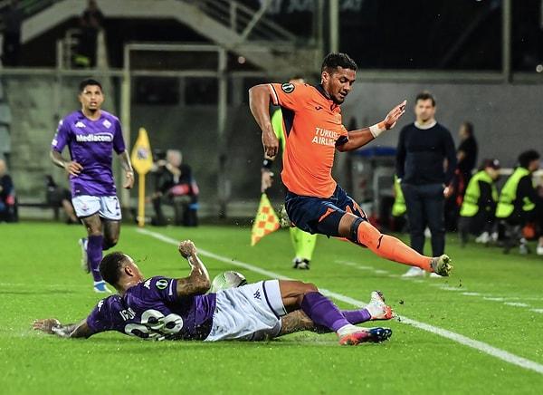 Grupta namağlup olarak İtalya'ya giden ekibimiz 15. dakikada Danijel Aleksic ile 1-0 öne geçti. Fiorentina beraberliği 26. dakikada Luka Jovic ile buldu.