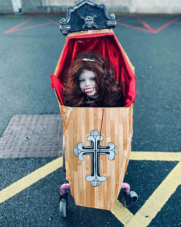 14. Маленькая Зоуи спросила, может ли она быть вампиром на Хэллоуин. Почему бы и нет?