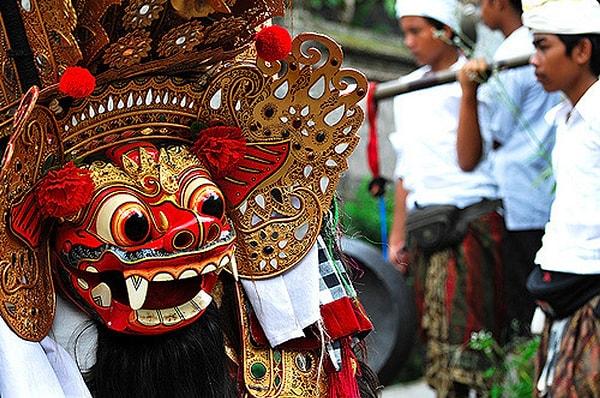 Her ülkenin kendi kültürü ve gelenekleri bulunur. Buna rağmen Endonezya'da öyle bir gelenek bulunuyor ki duyanları adeta dehşete düşürüyor.