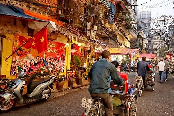 Vietnam'da maaşlar yüzde 7,9 oranında, enflasyon da yüzde 3,9 oranında artacak olarak öngörüldüğünden yüzde 4 oranında bir kazanç görülüyor.
