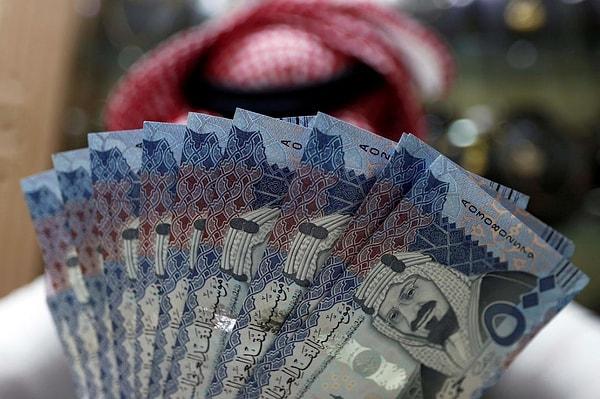 Suudi Arabistan'da da yüzde 4,5 oranında maaş artışıyla yüzde 2,2 enflasyon artışına reel olarak yüzde 2,3 gelir artışı öngörülüyor.