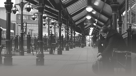 Yarım Saat Mola! Dinlenme Tesisinde İçiniz Üşürken Dinlemeniz Gereken 13 Şarkı