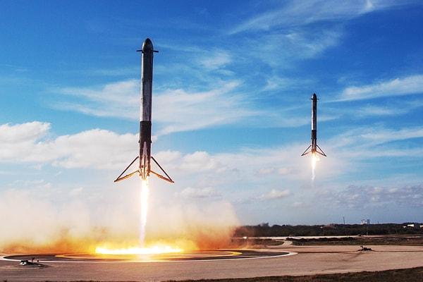 Elon Musk'ın kurucusu olduğu SpaceX şirketi, uzun bir aradan sonra ilk defa Falcon Heavy roketleri aracılığıyla ABD askeri uydularını uzaya fırlattı.