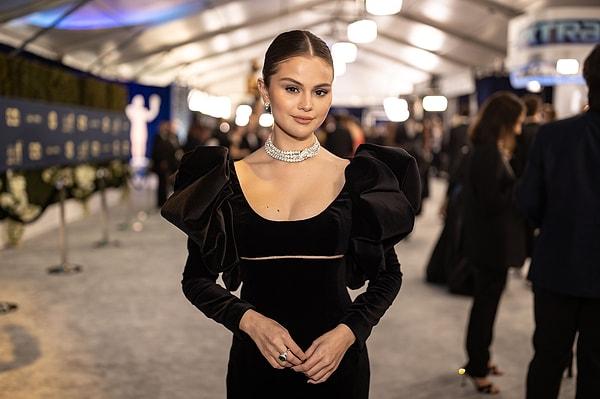 Söyleyecek birçok sözü olduğunu düşündüğümüz Selena Gomez kendisine sorulan soruya sadece "Teşekkür ederim. Bu fotoğraf önemli bir şey değil" demeyi tercih etti.