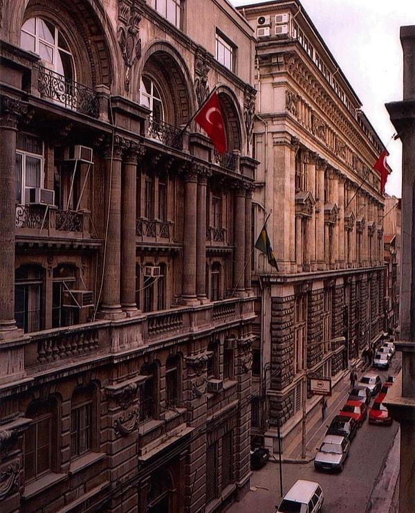 7. Bankalar Caddesi, İstanbul, 2000.
