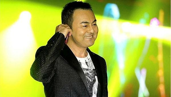 52 yaşındaki Serdar Ortaç, Türk pop müziğinin en sevilen isimlerinden bir tanesi. 2000'li yıllarda zirve yapan kariyeri bir daha hiç aşağılara inmedi.