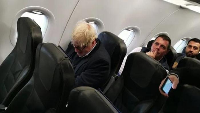 Boris Johnson Ekonomi Sınıfında İstanbul'a Uçarken Görüntülendi!