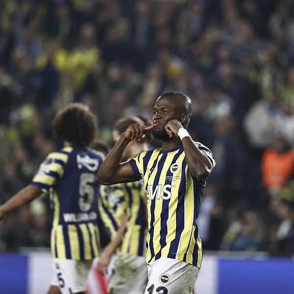 Batshuayi'nin ikinci yarının başında ikinci sarı karttan atılmasıyla ikinci yarıyı 10 kişi oynayan Fenerbahçe, Enner Valencia'nın penaltı golüyle maçı 1-0 kazandı.