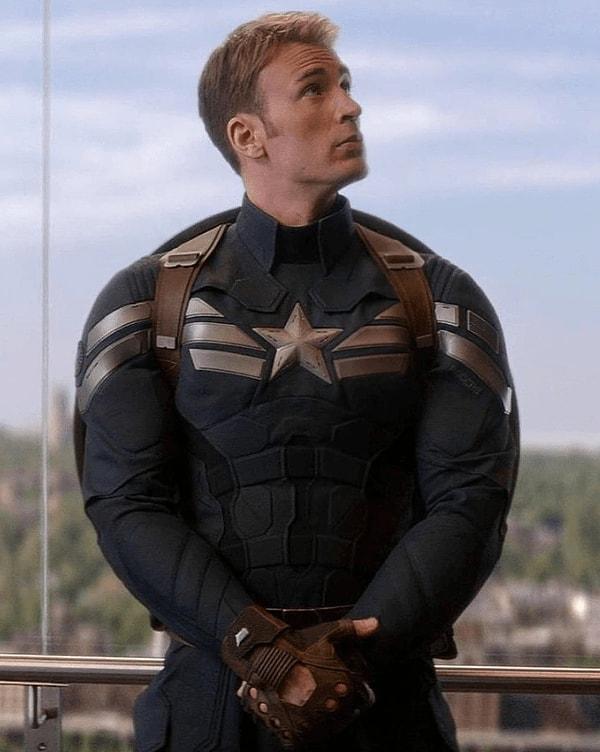 Geçmiş yıllarda David Beckham, Michael B. Jordan, Dwayne Johnson gibi isimlerin seçildiği dergide bu yılın en seksi erkeği ise Marvel'ın en popüler karakterlerinden Kaptan Amerika'ya hayat veren Chris Evans oldu.