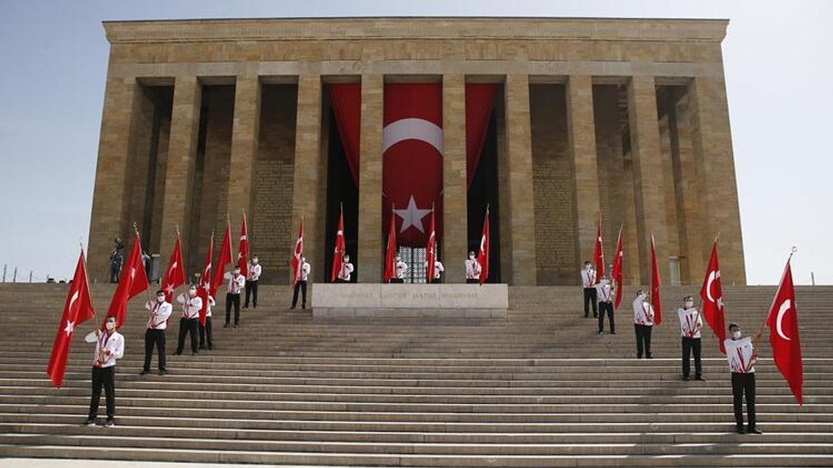Anıtkabir Ziyaretçi Akınına Uğradı! - Onedio