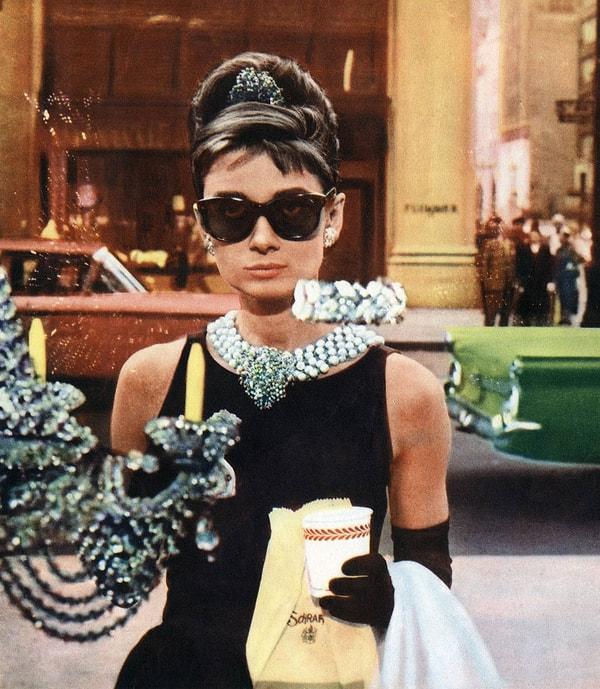 12. "Breakfast at Tiffany’s'deki Audrey Hepburn... Ondan başka kimse bu karaktere yakışmazdı."